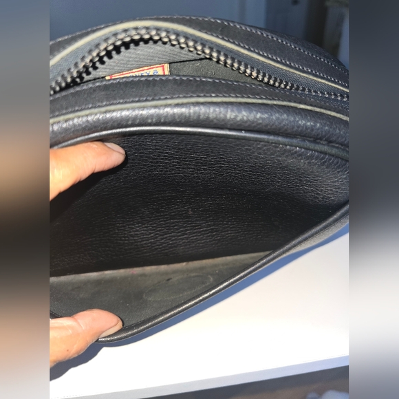 Dooney and Bourke awl leather camera crossbody Bag - Picture 8 of 14